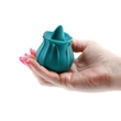 Kép 4/5 - NS Toys - Inya - The Kiss - 10 funkciós prémium vibrátor nyelv alakú csiklóizgatóval (USB) - sötétzöld